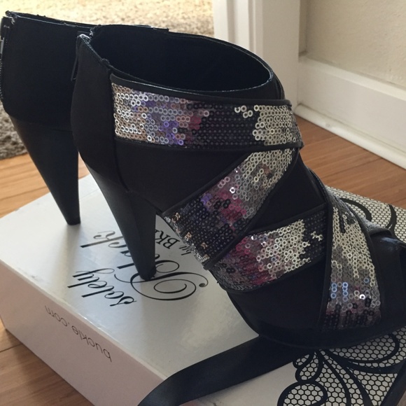 Buckle BKE Peep Toe Platform Dress Pump Stiletto Heel Satin Black 6.5 Party - Picture 3 of 7